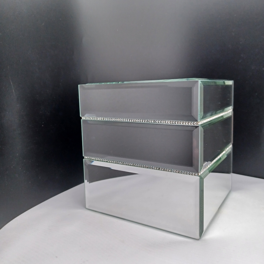 🌟Beautiful Tissue Box Cover w/ Mirrored &Diamantes *Rhinestone Embellishmnts* - Picture 3 of 12